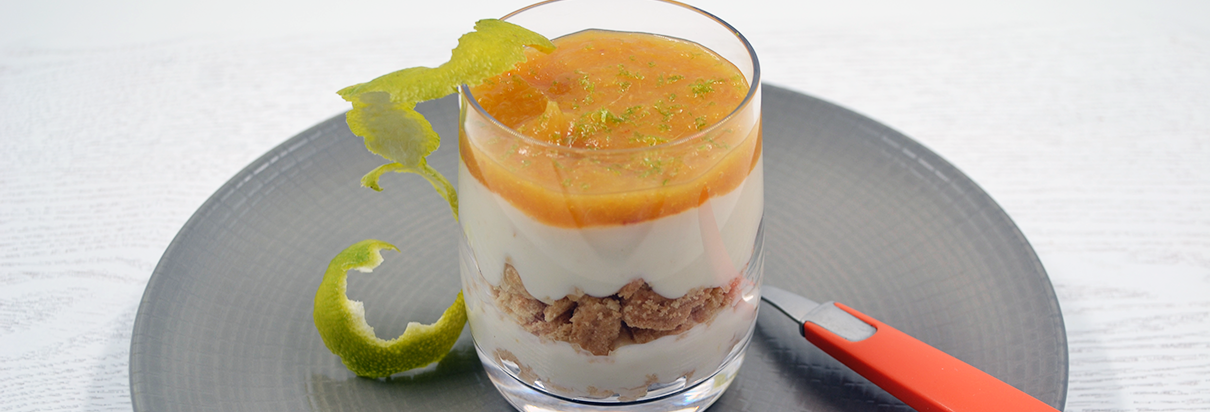 Cheesecake in bicchiere all’albicocca, pesca e lime
