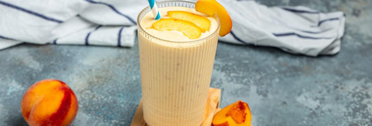 Rezept: Mit dem Fresubin ENERGY Drink einen kalorienreichen Shake mit Vanille-Geschmack zubereiten.