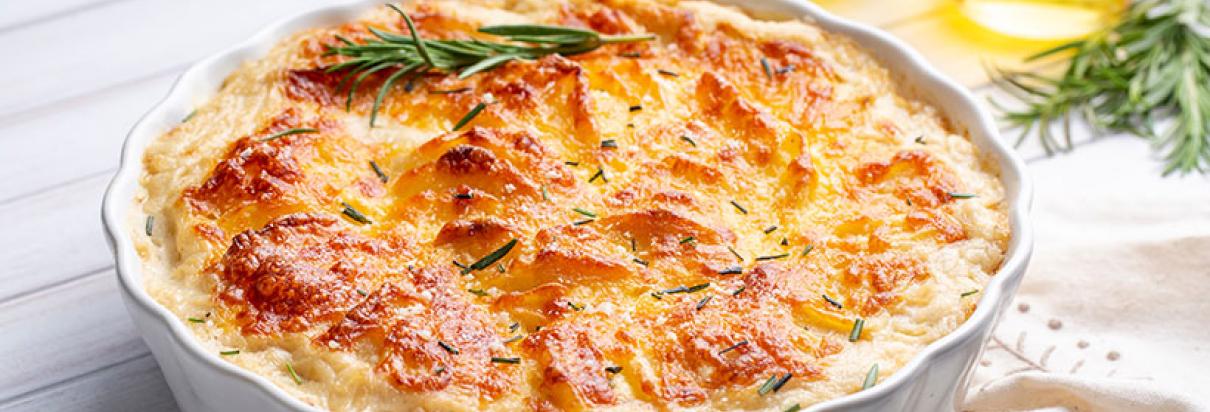 Rezept: Mit dem Fresubin 2 KCAL Drink einen kalorienreichen Käseauflauf backen.