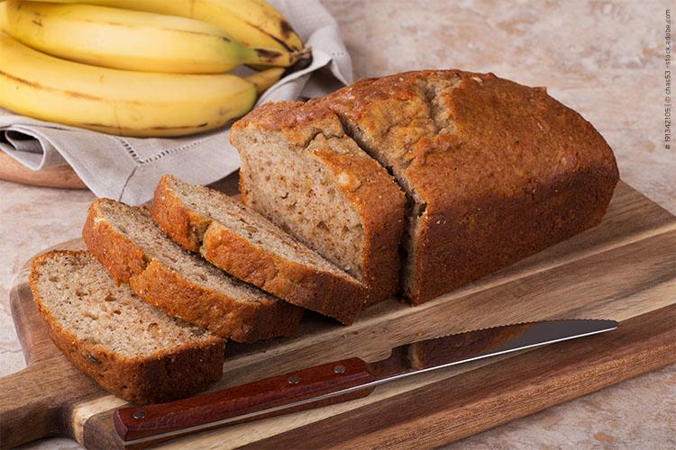 Rezept mit Fresubin Trinknahrung für ein veganes Bananen-Kürbis-Brot