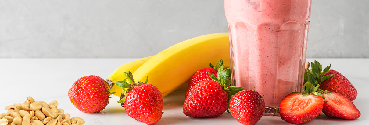 Rosa smoothie med banan og jordbær
