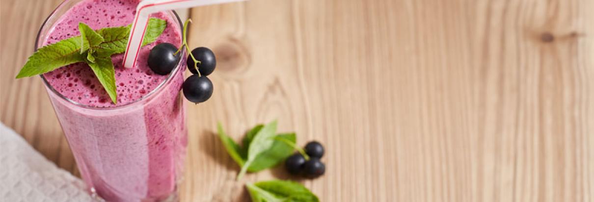 Rezept: Mit dem Fresubin 5 KCAL Shot einen kalorienreichen Shake mit Lemon-Geschmack zubereiten.