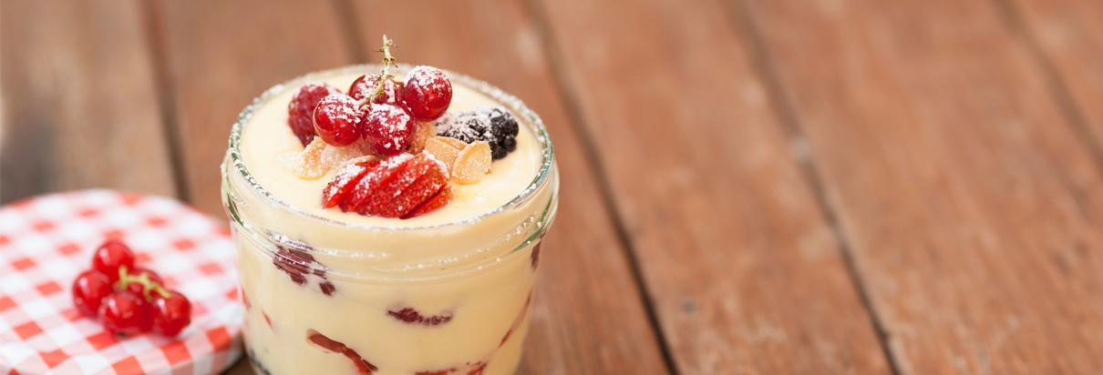 Zubereitung von Waldfrucht-Panna-Cotta mit Fresubin Trinknahrung
