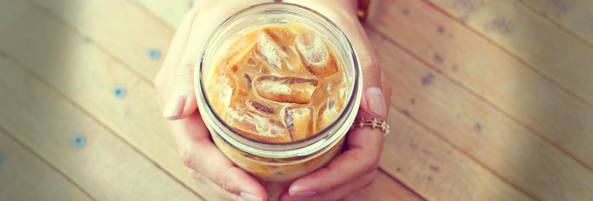 Oppskrift - Iscappuccino med Fresubin 2 kcal Fibre DRINK Cappuccino_Photo Shutterstock_1210x412