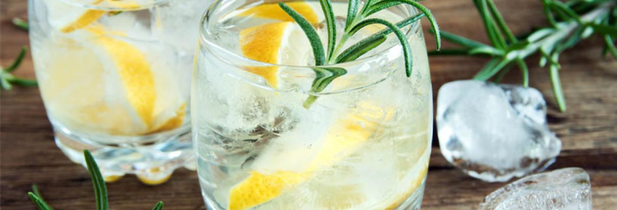 Rezept: Mit dem ProvideXtra Drink einen kalorienreichen Cocktail mit Limonen- Geschmack mixen.