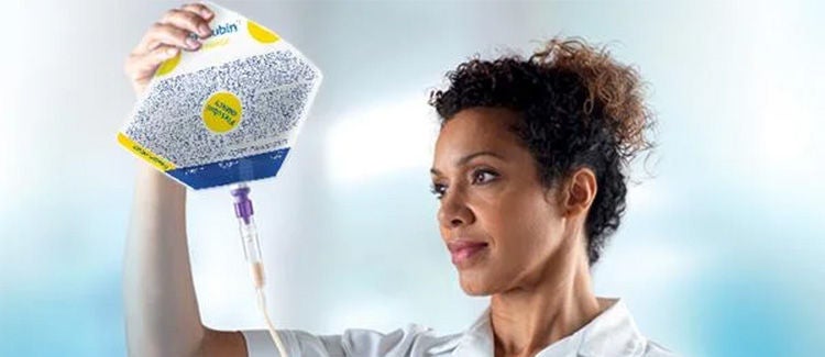 Dame som sjekker Fresubin sondeløsning