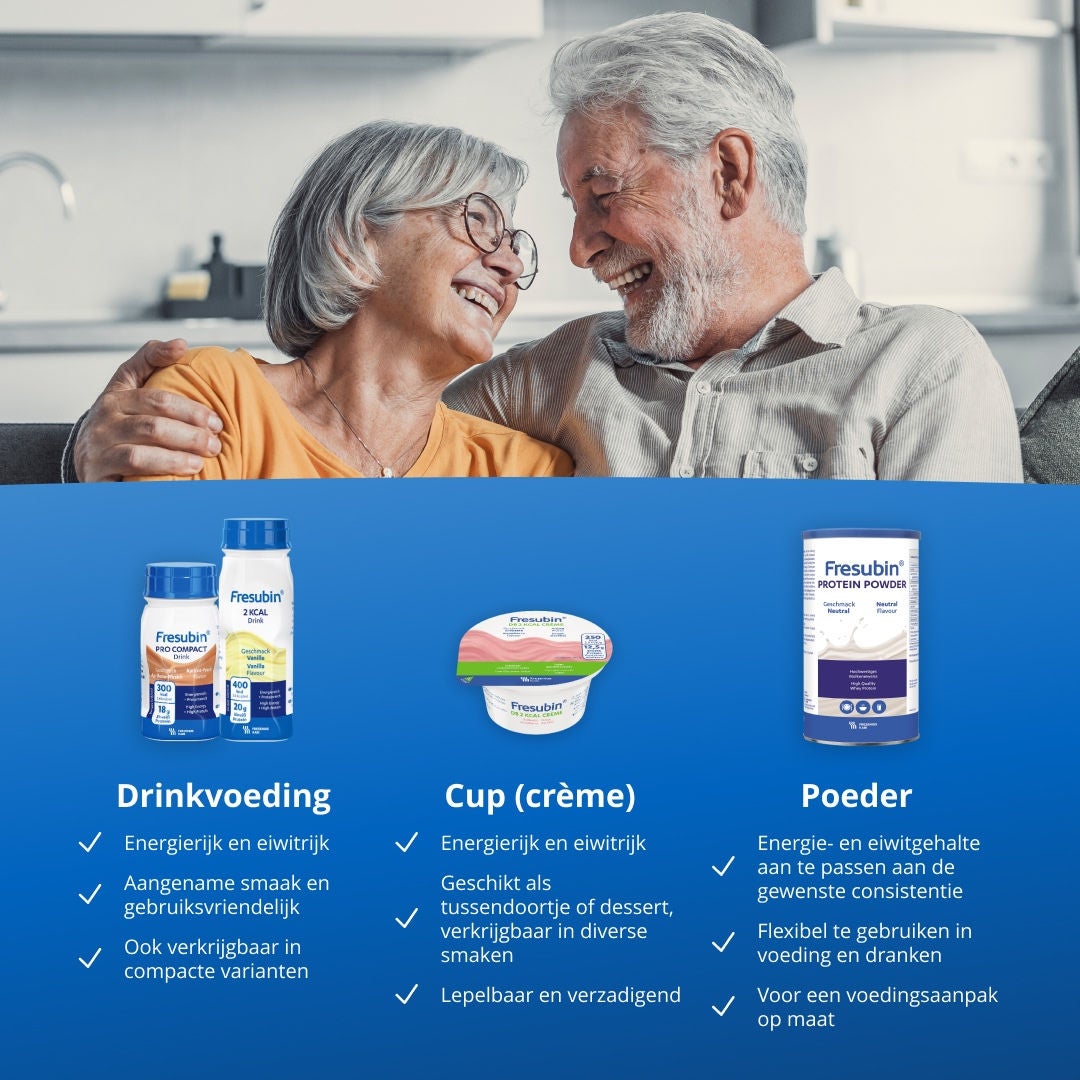 Twee personen zitten naast elkaar in een huiselijke omgeving boven een overzicht van medische voeding van Fresubin in drink-, crème- en poedervorm.