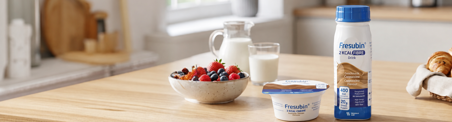 La crème Fresubin 2KCAL, la boisson Fresubin 2KCAL FIBRE et la boisson épaissie de niveau 2 sont présentées aux côtés d'aliments pour le petit-déjeuner, car elles peuvent être consommées dans le cadre d'un régime alimentaire plus large afin de répondre à divers besoins nutritionnels. 