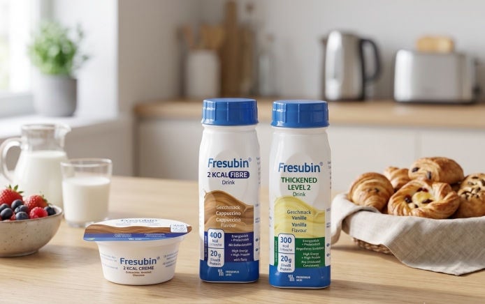 Keukentafel met daarop Fresubin Drink en crème.