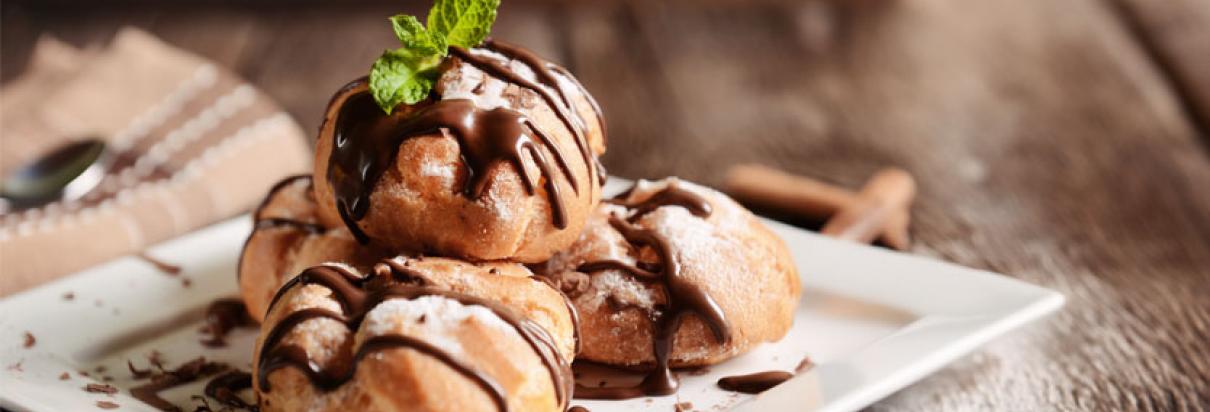 Rezept: Mit dem Fresubin 2 KCAL Drink die süßen nährstoffreichen Windbeutel backen.