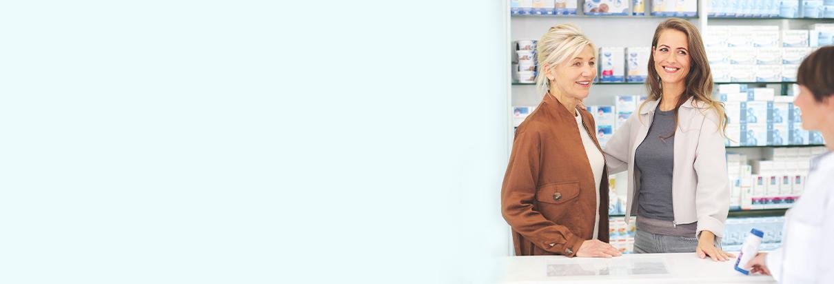 Fresubin Produktportfolio - Patientin wird in der Apotheke zur Fresubin Trinknahrung beraten.