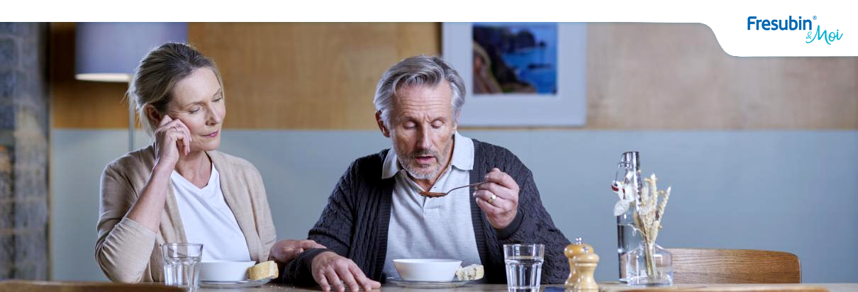 Personne agée qui mange
