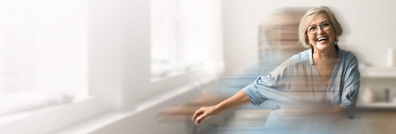 Šokanti moteris, šiek tiek susiliejusi