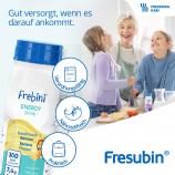 Patientin mit Kindern beim gemeinsamen Backen - Frebini ENERGY Drink:  Verordnungsfähig, nährstoffreich, praktisch - Gut versorgt, wenn es darauf ankommt.