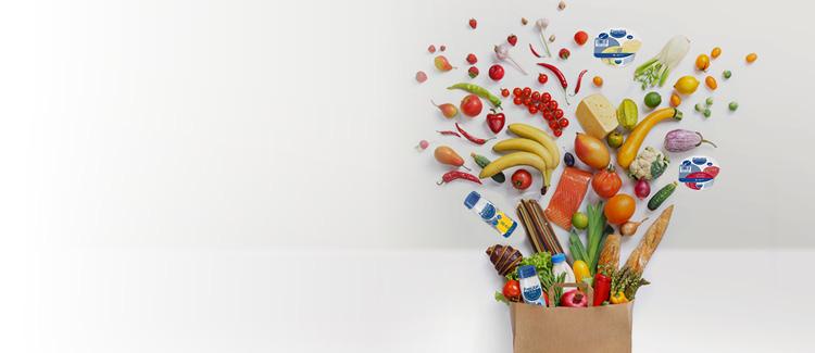 grocery basket with fruíts, veggies